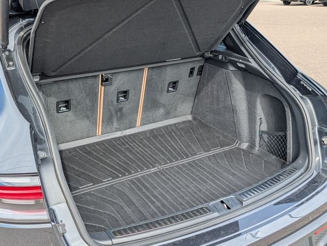 2022 Porsche Macan Base