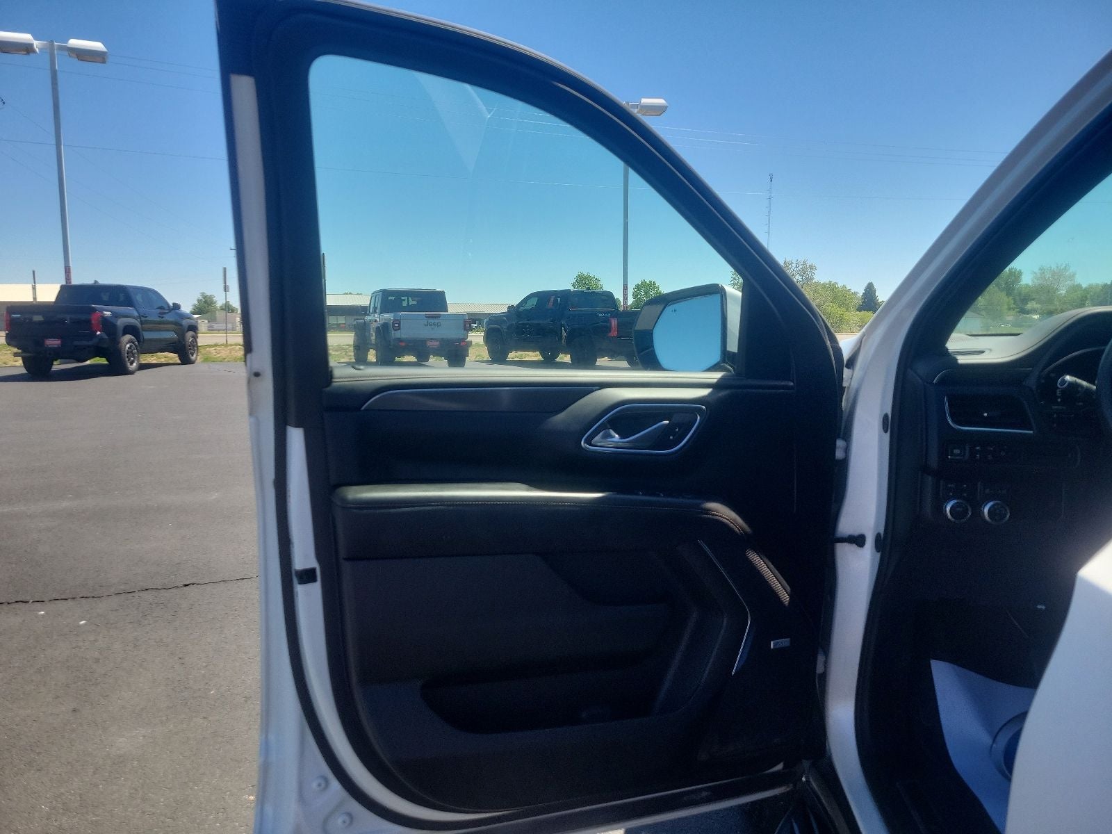 2024 GMC Yukon AT4 - Photo 14