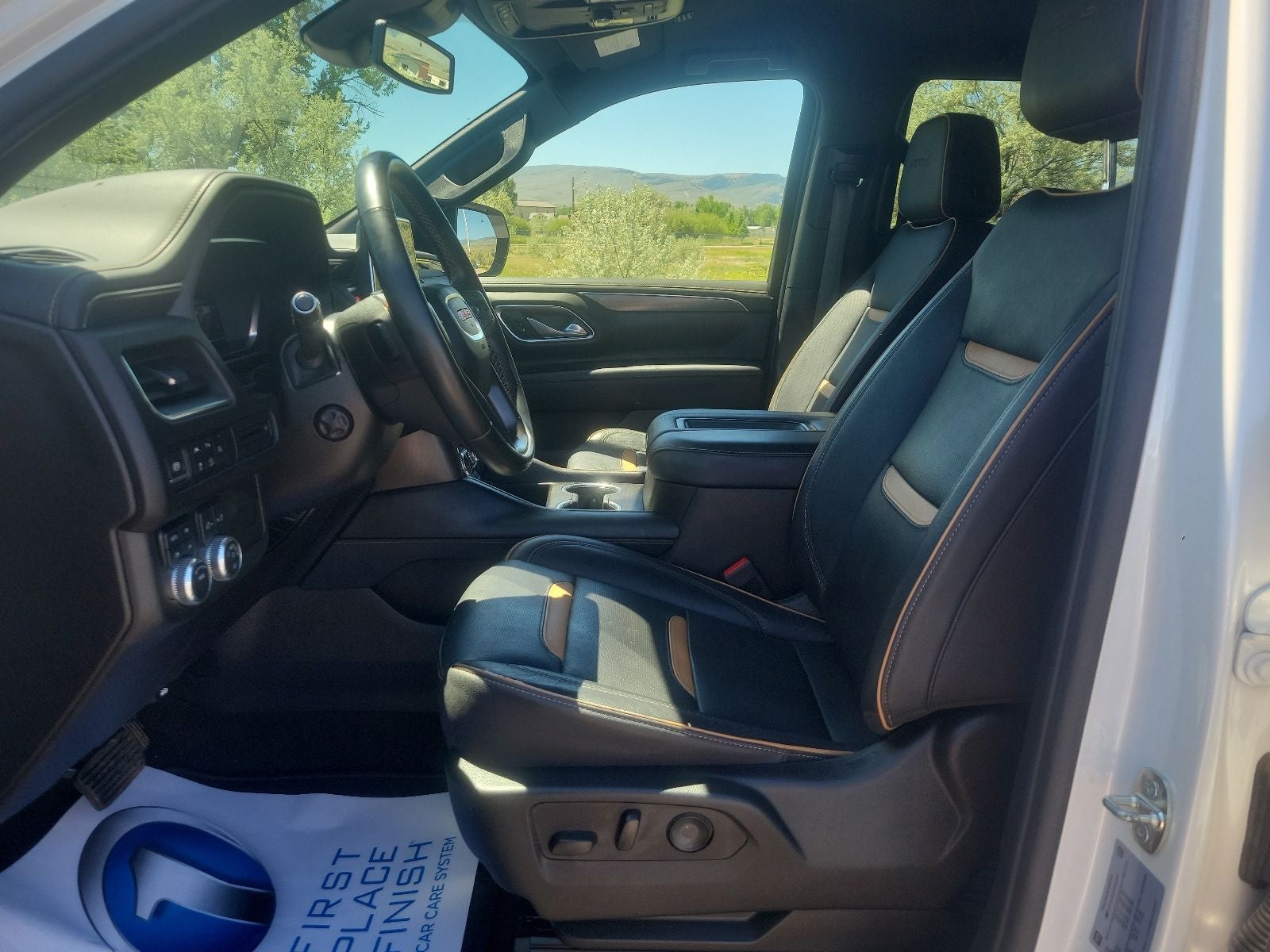 2024 GMC Yukon AT4 - Photo 16