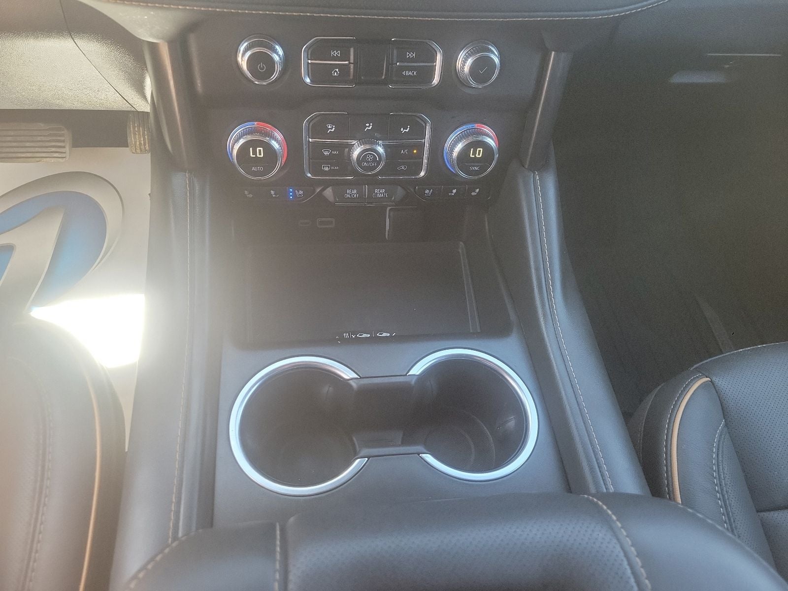 2024 GMC Yukon AT4 - Photo 25