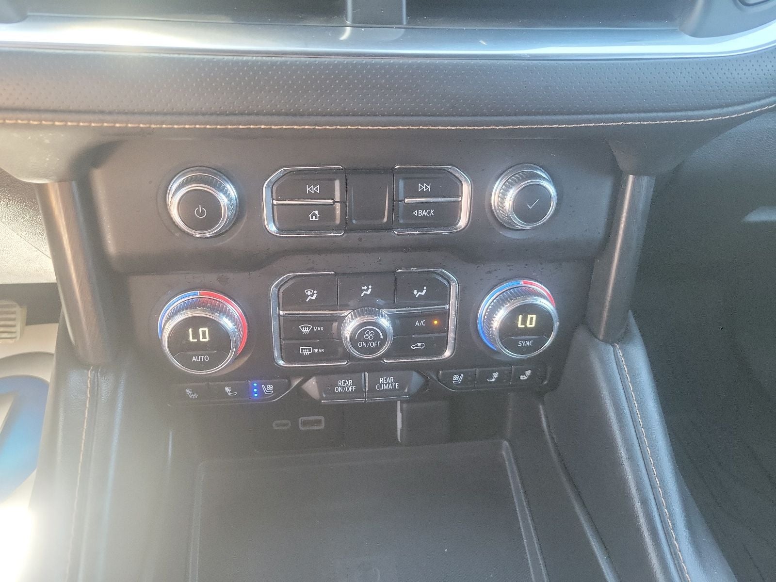 2024 GMC Yukon AT4 - Photo 26