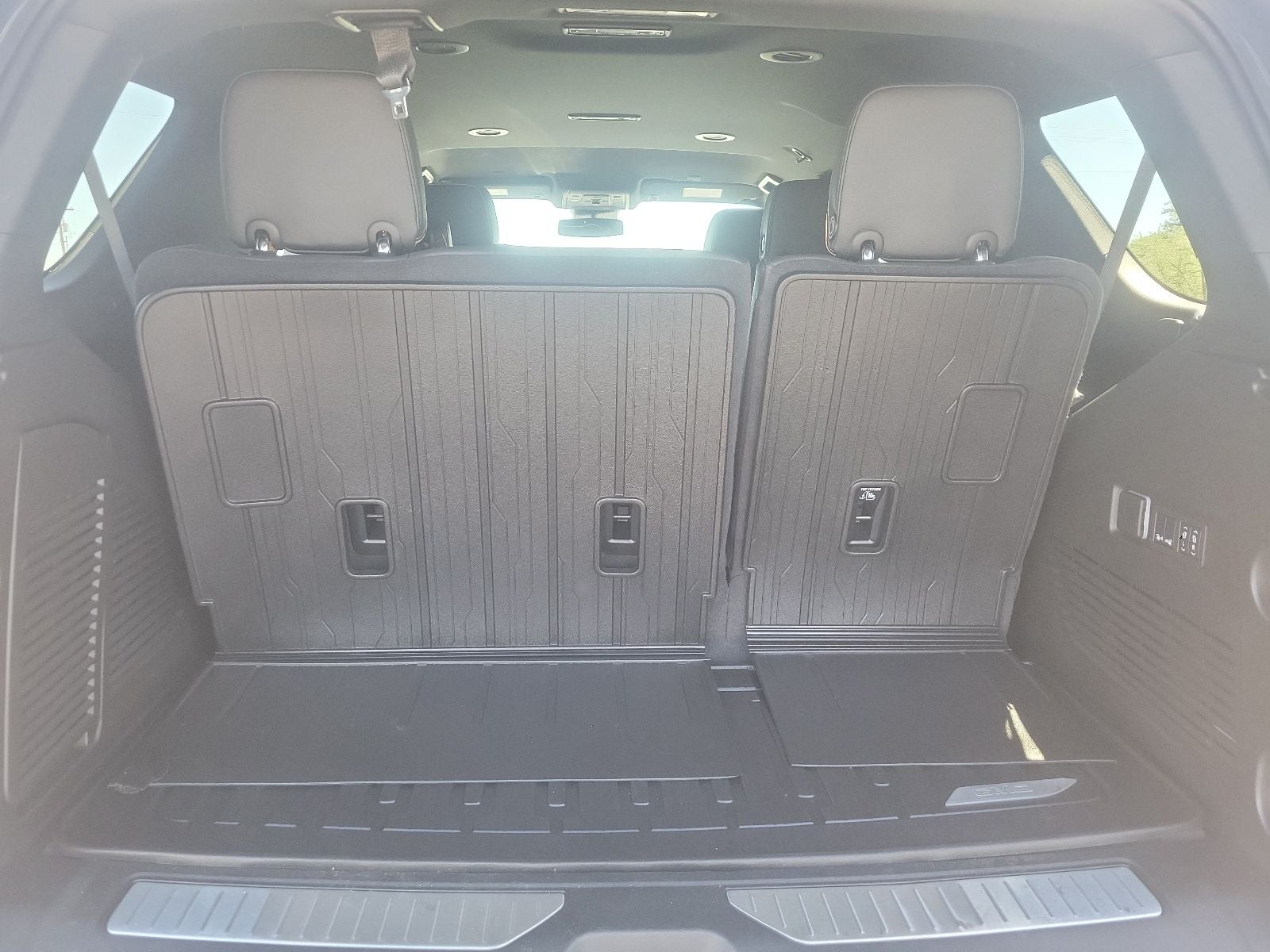 2024 GMC Yukon AT4 - Photo 9