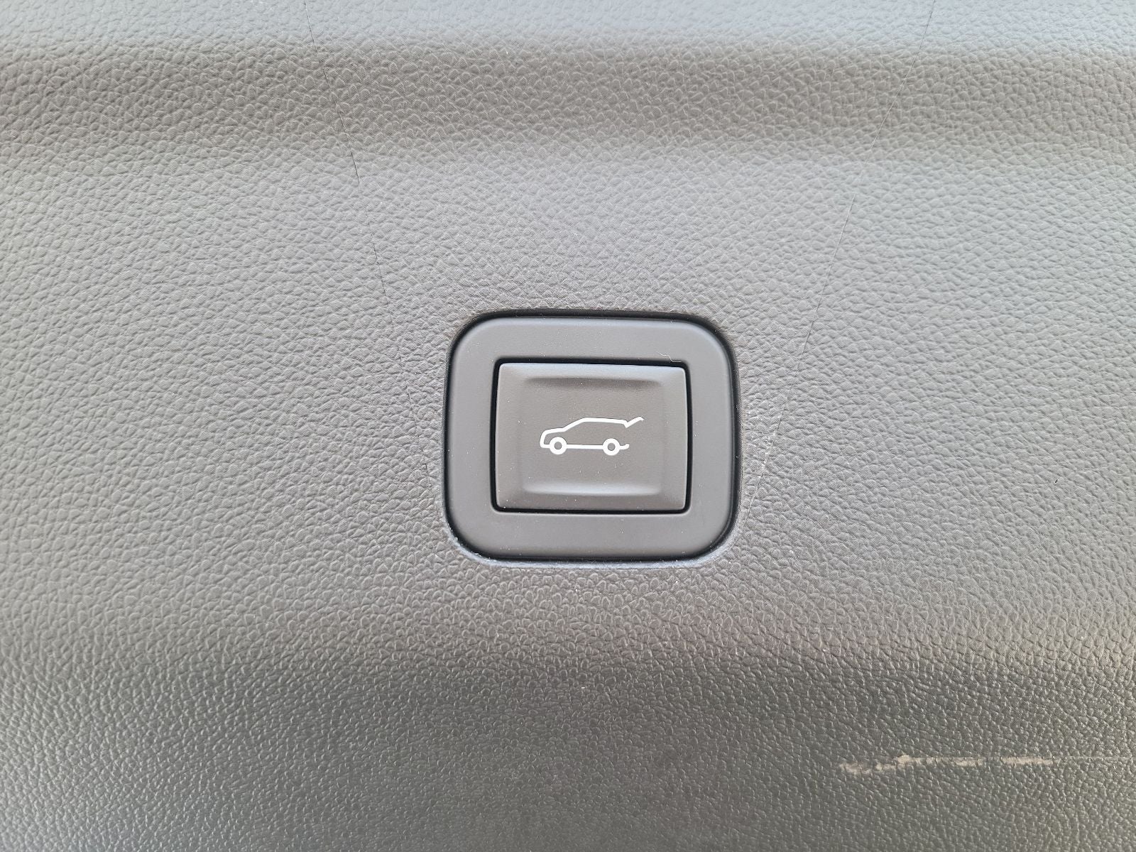 2025 Chevrolet Suburban Z71 - Photo 11