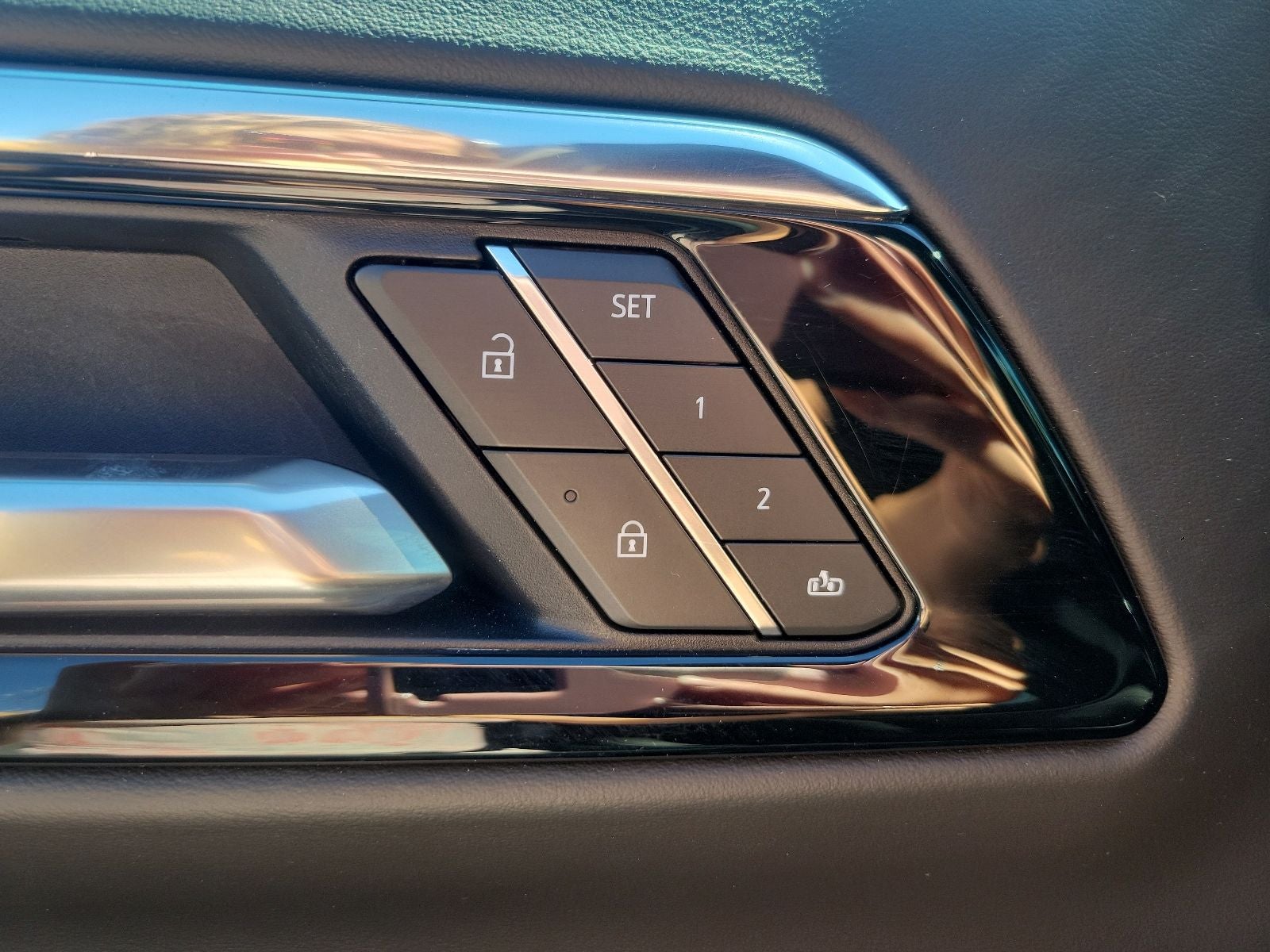 2025 Chevrolet Suburban Z71 - Photo 17