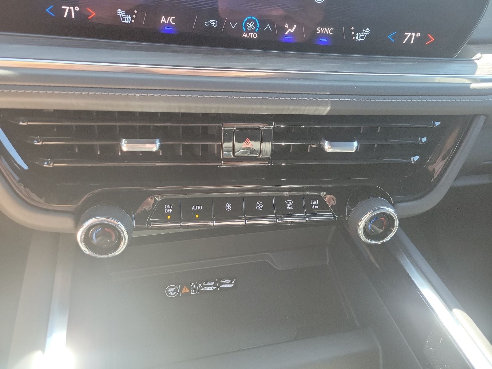 2025 Chevrolet Suburban Z71 - Photo 24