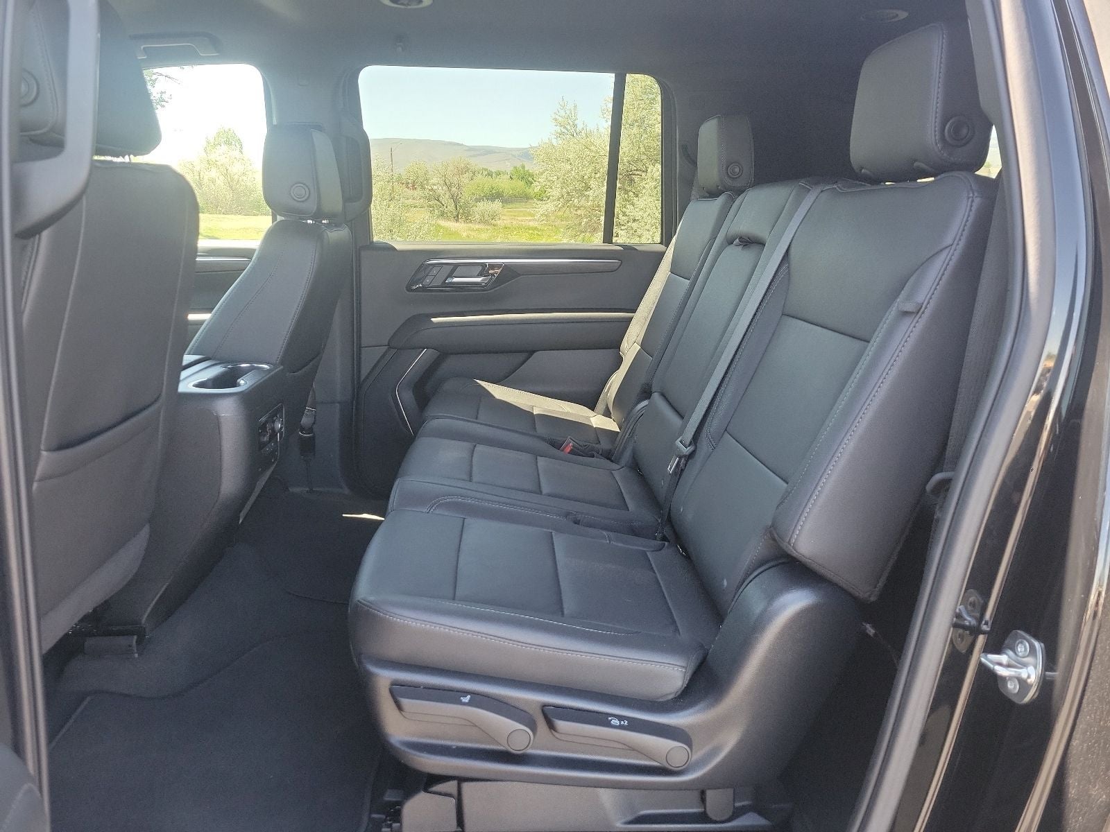 2025 Chevrolet Suburban Z71 - Photo 37