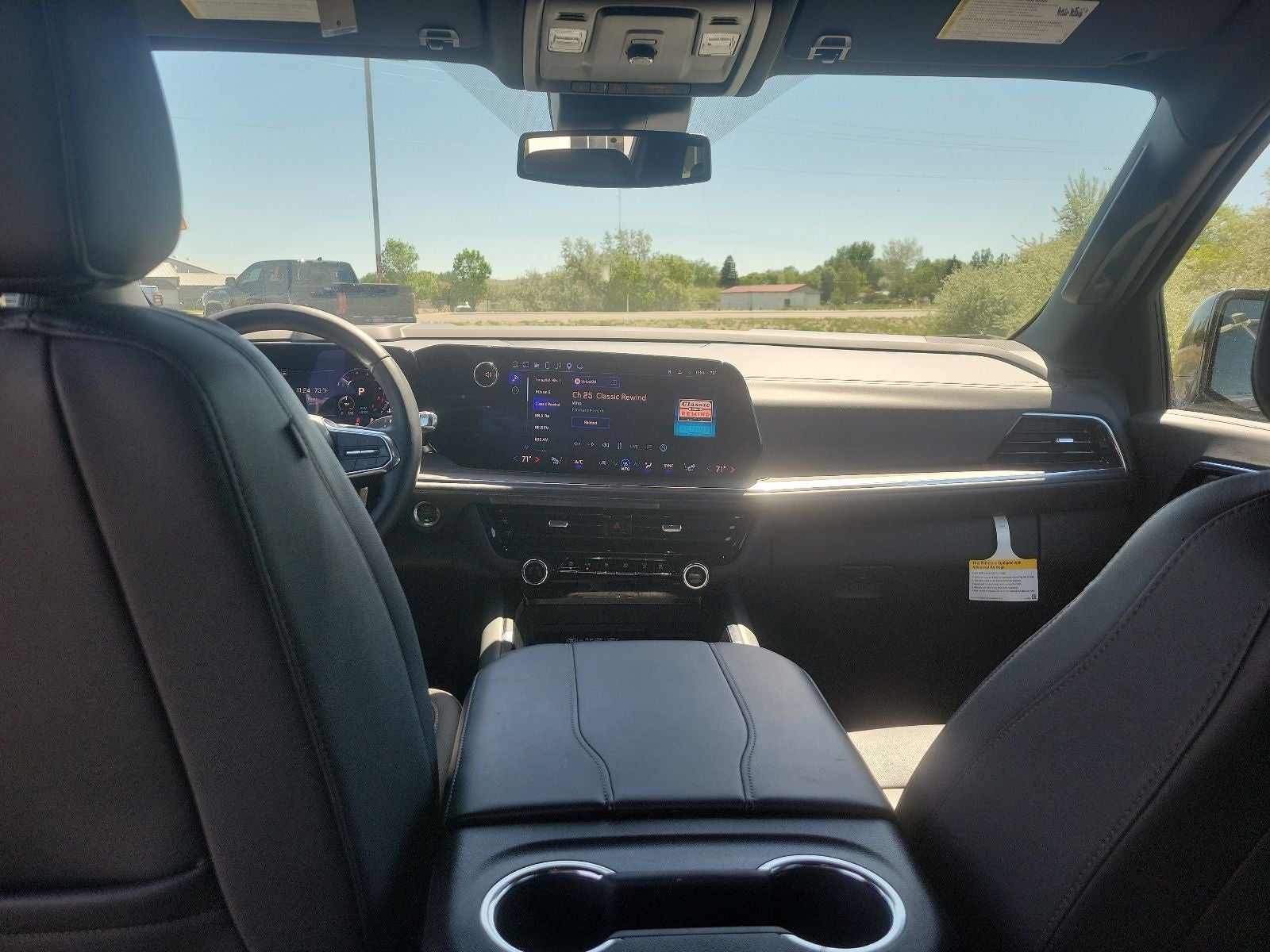 2025 Chevrolet Suburban Z71 - Photo 40