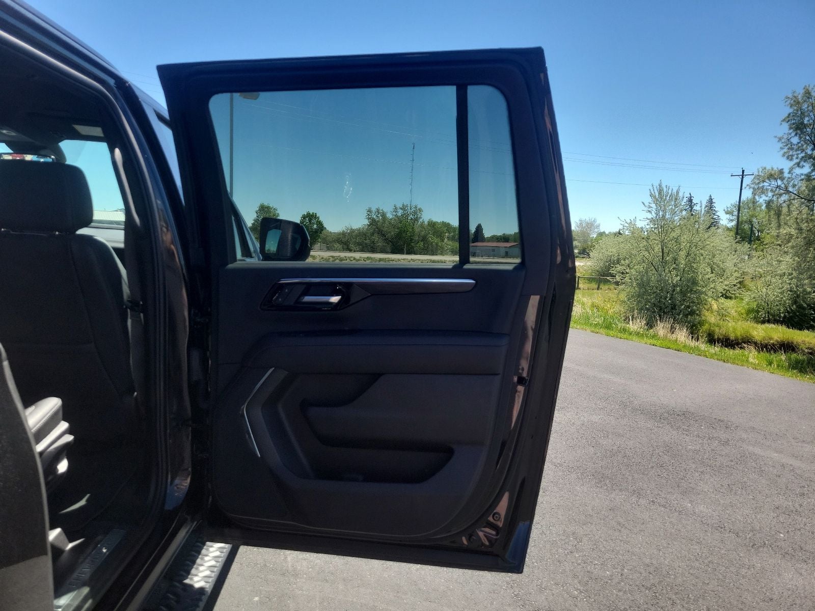 2025 Chevrolet Suburban Z71 - Photo 43