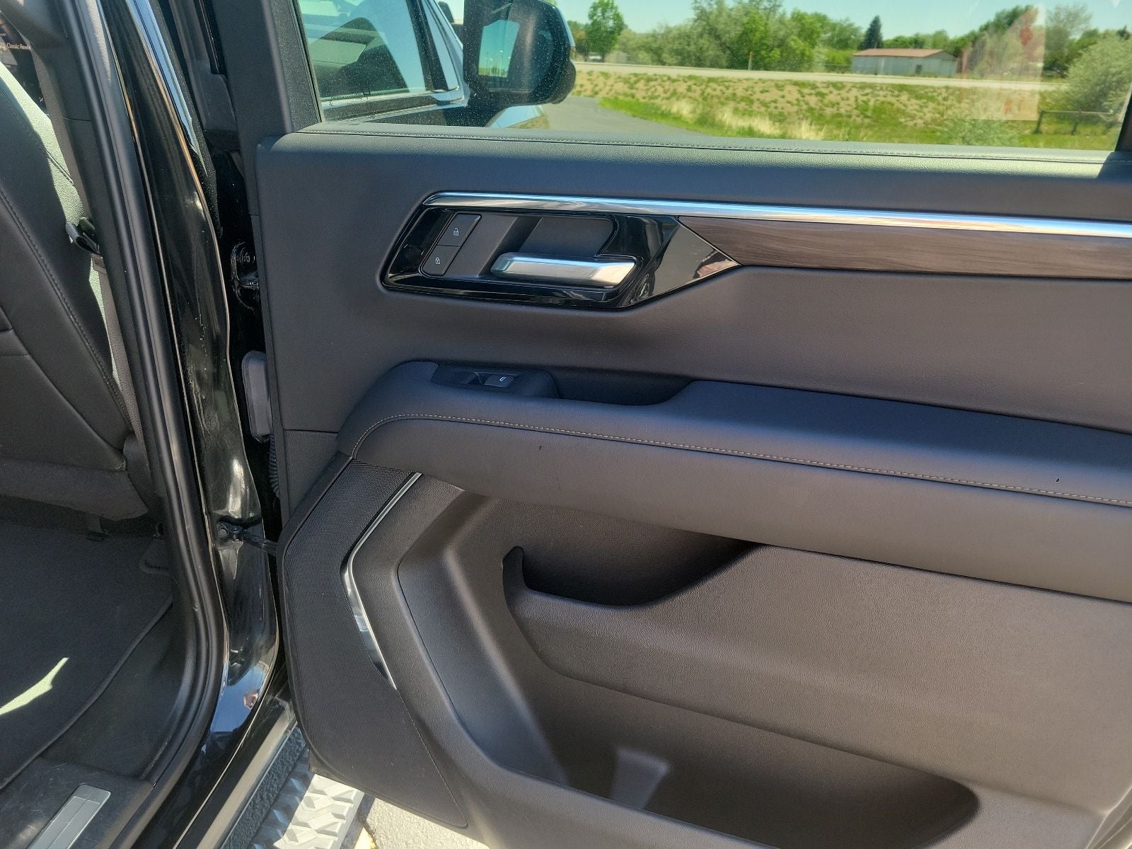 2025 Chevrolet Suburban Z71 - Photo 44