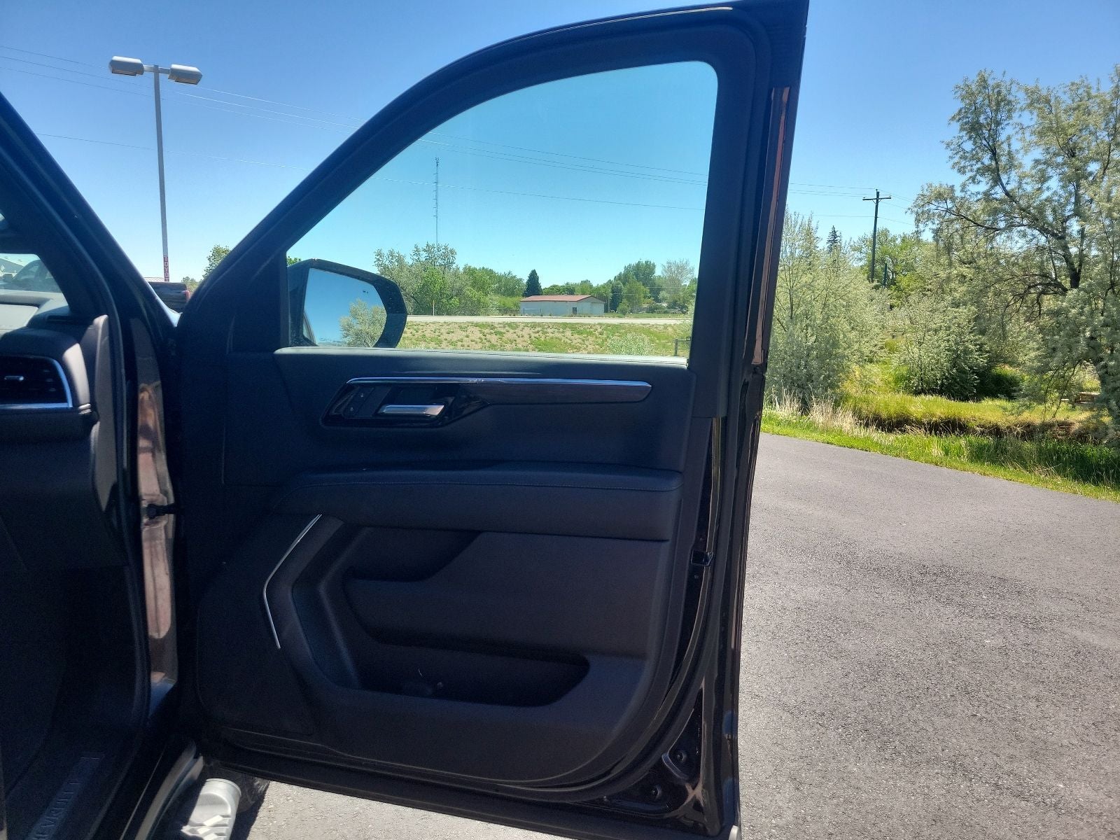 2025 Chevrolet Suburban Z71 - Photo 48
