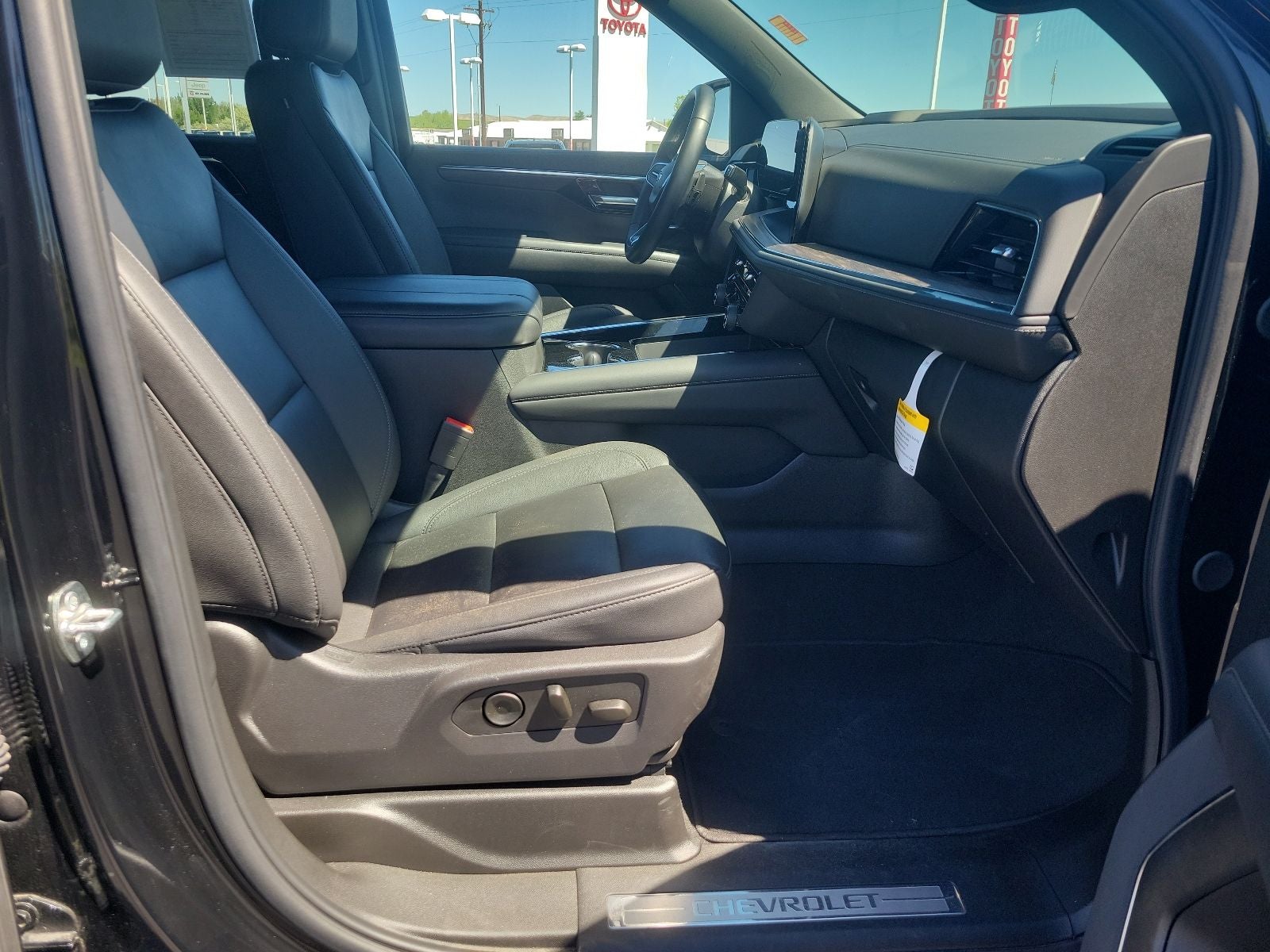 2025 Chevrolet Suburban Z71 - Photo 50