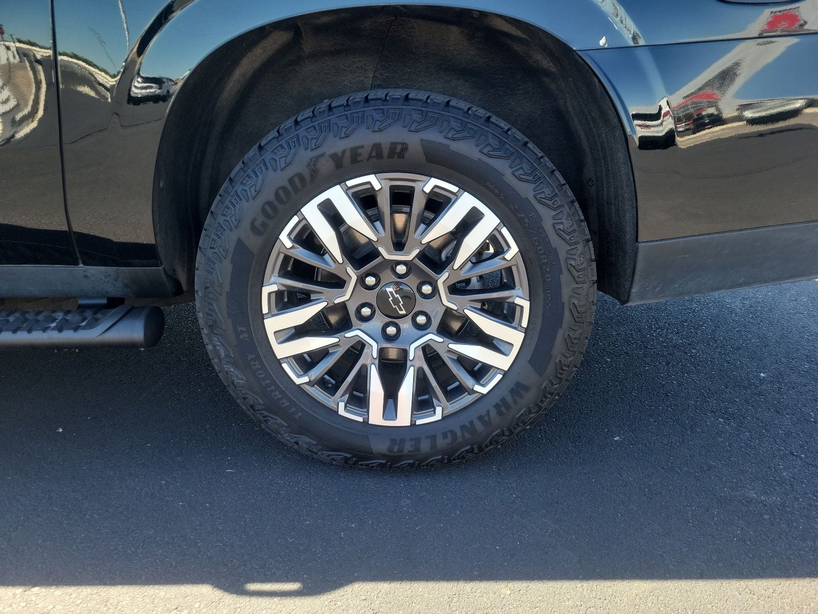 2025 Chevrolet Suburban Z71 - Photo 59