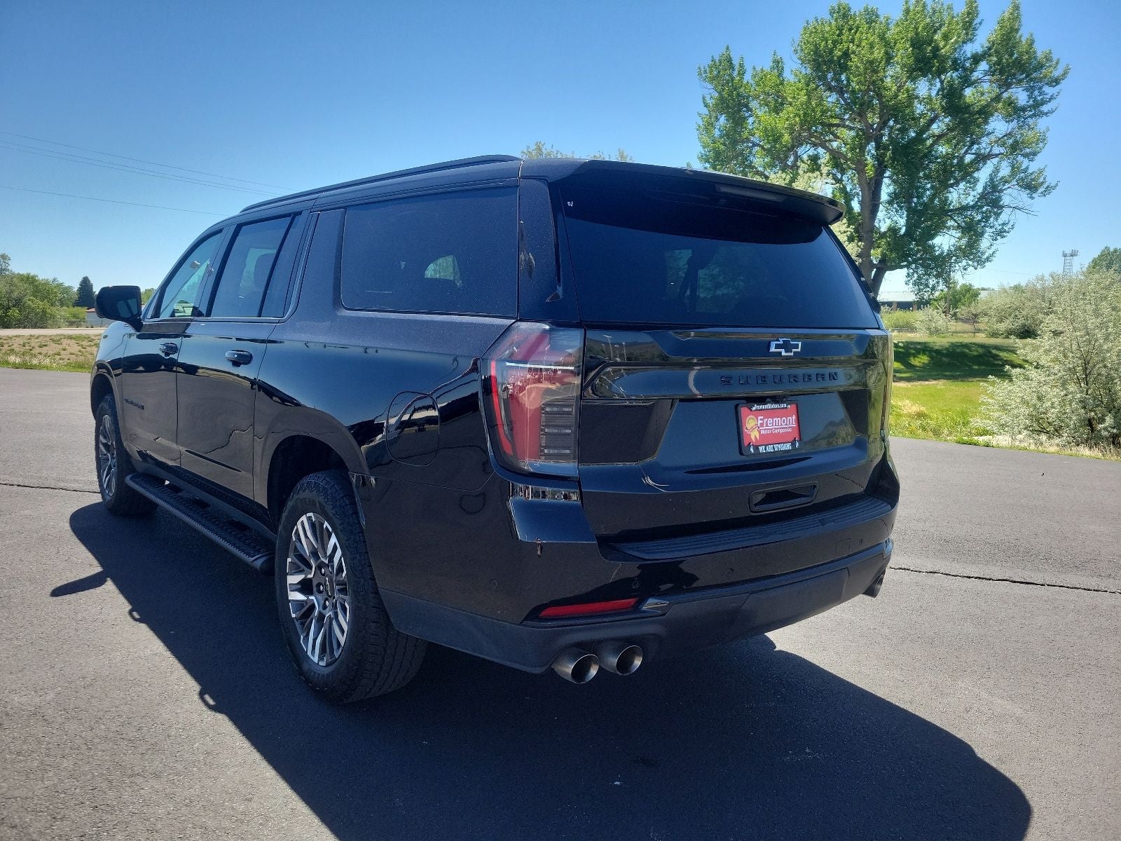 2025 Chevrolet Suburban Z71 - Photo 6