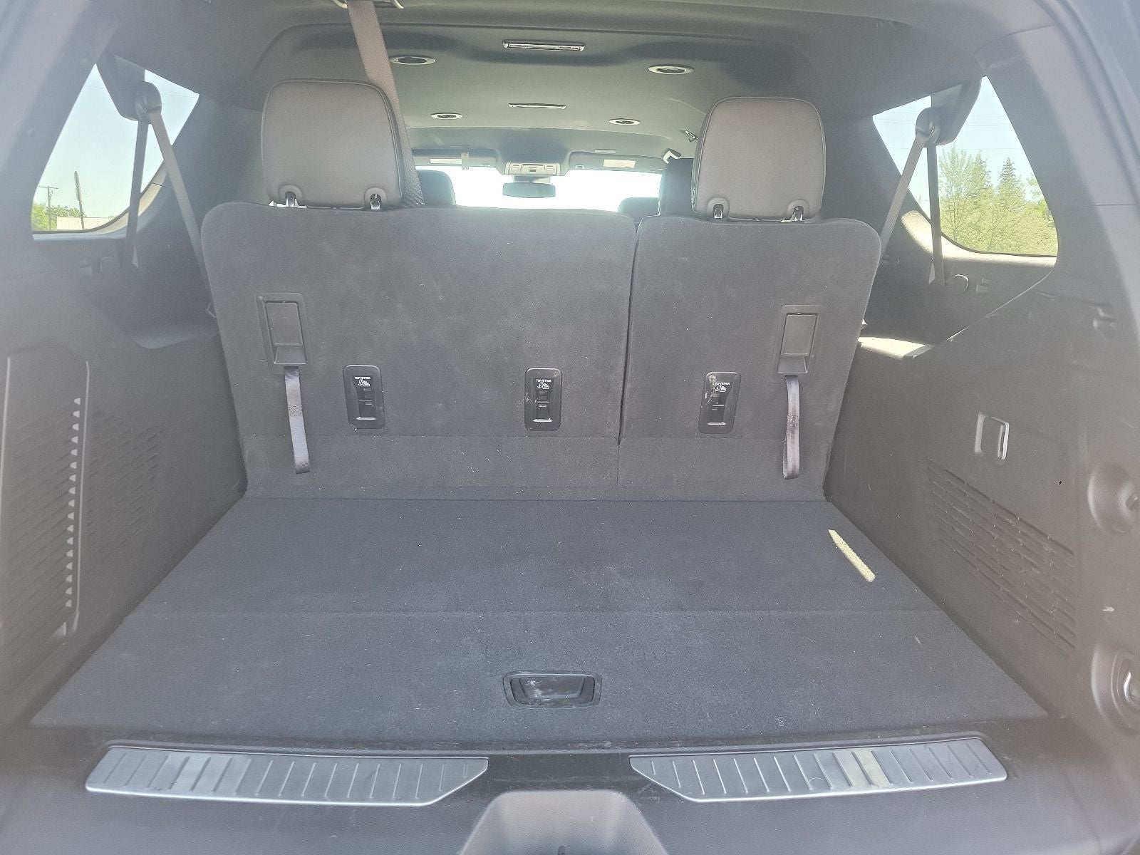 2025 Chevrolet Suburban Z71 - Photo 9