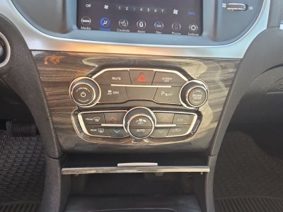 2020 Chrysler 300 Touring