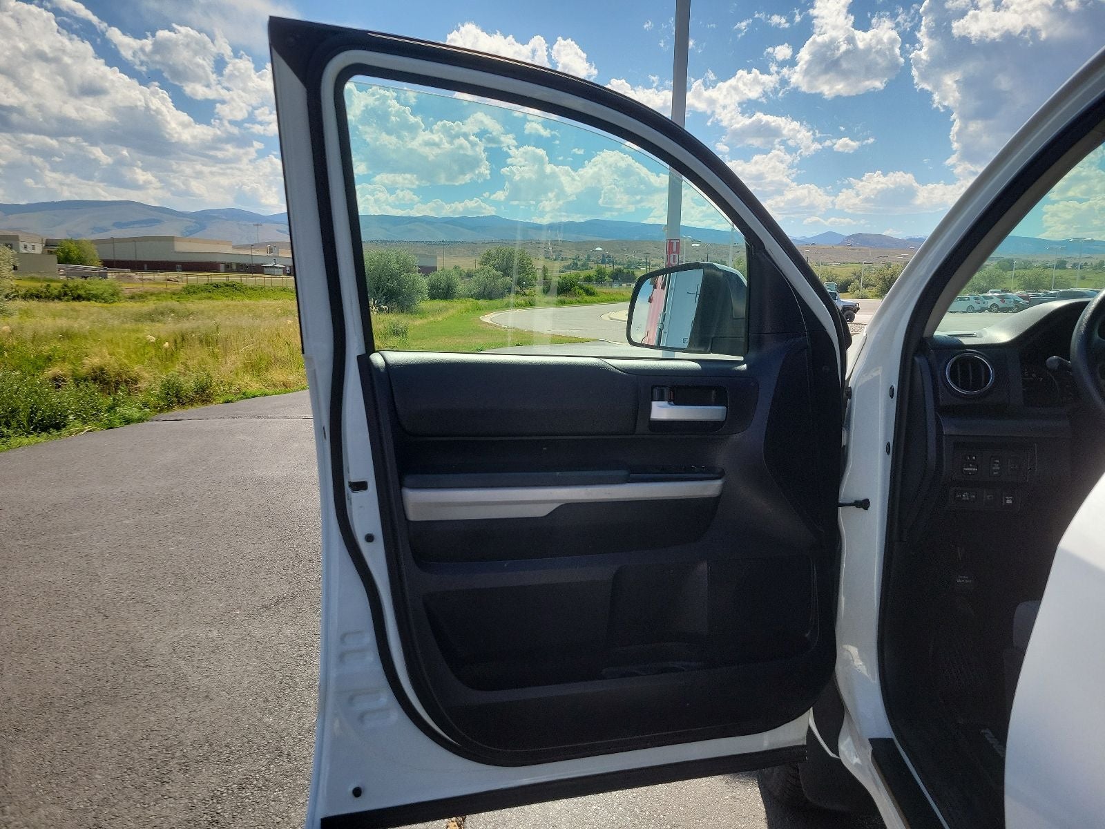 2020 Toyota Tundra SR5 - Photo 11