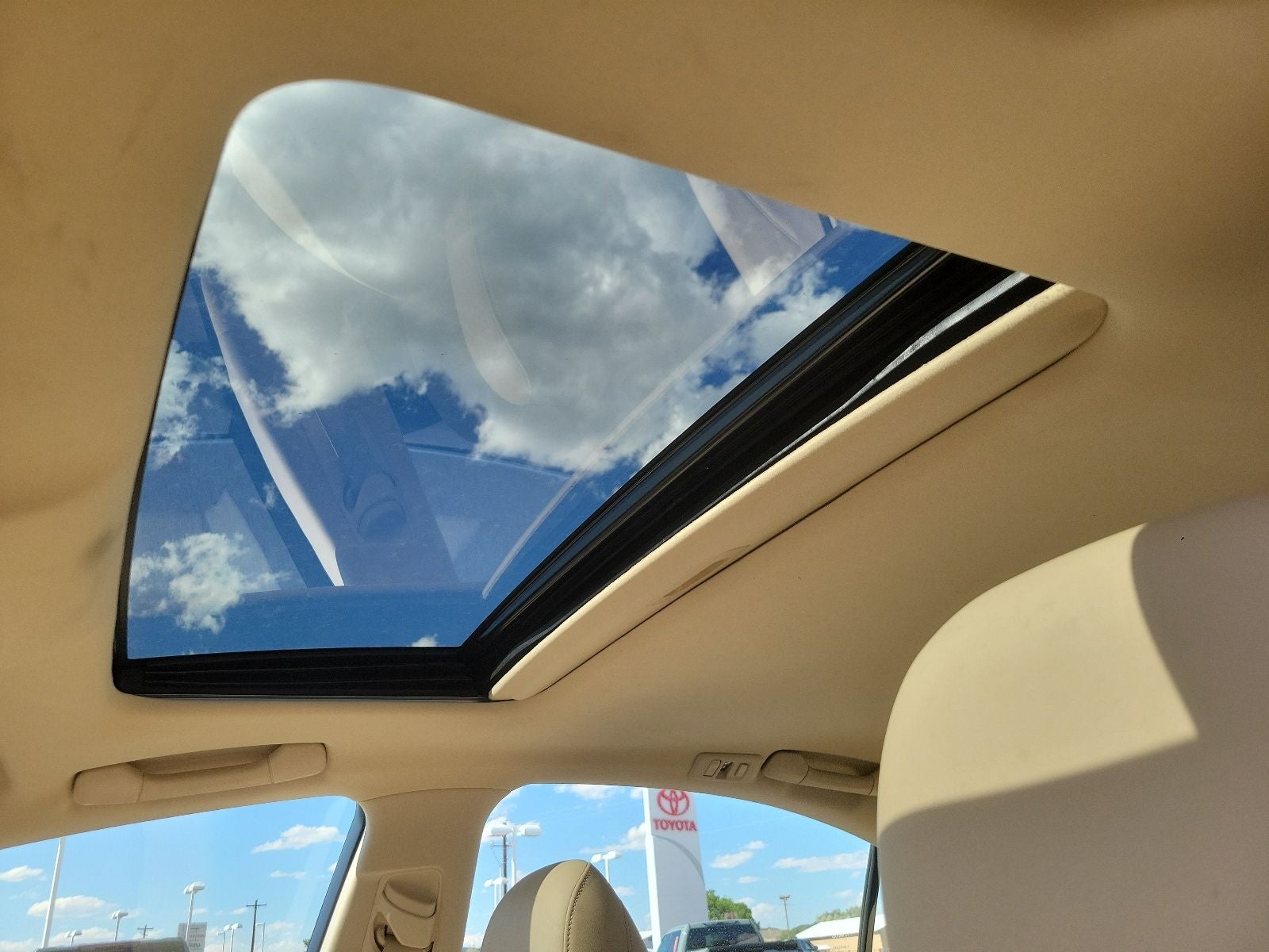 2010 Lexus ES 350 - Photo 16