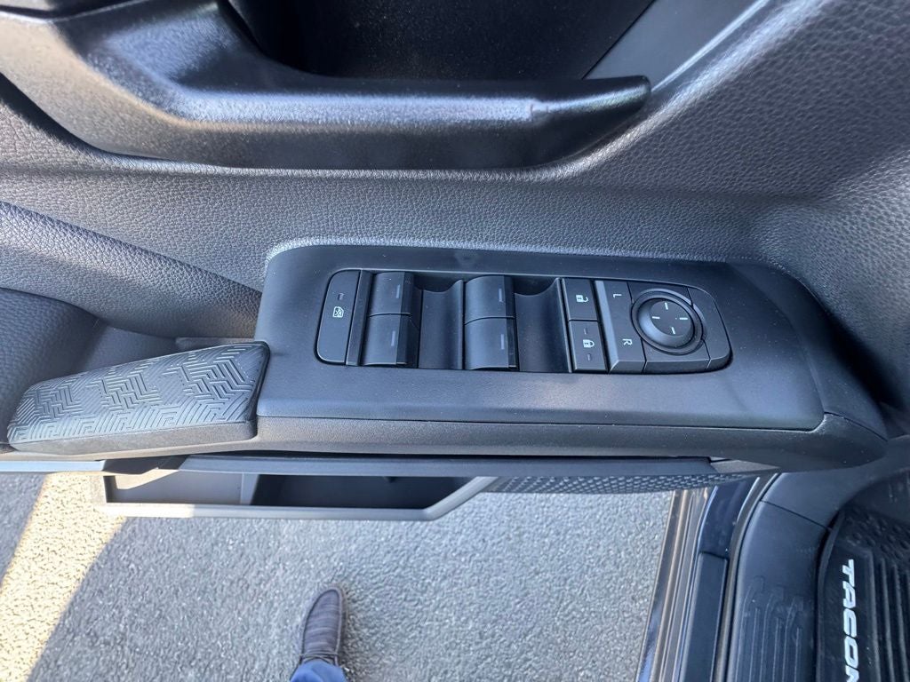 2026 Toyota Tacoma SR5 - Photo 11
