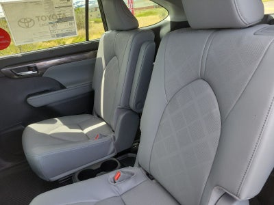 2026 Toyota Highlander Hybrid Platinum