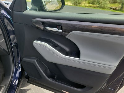 2026 Toyota Highlander Hybrid Platinum