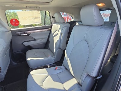 2026 Toyota Highlander Hybrid Platinum