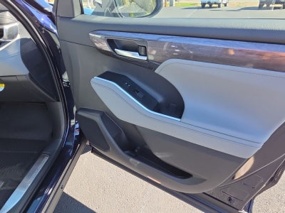 2026 Toyota Highlander Hybrid Platinum