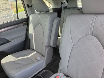 2026 Toyota Highlander Platinum