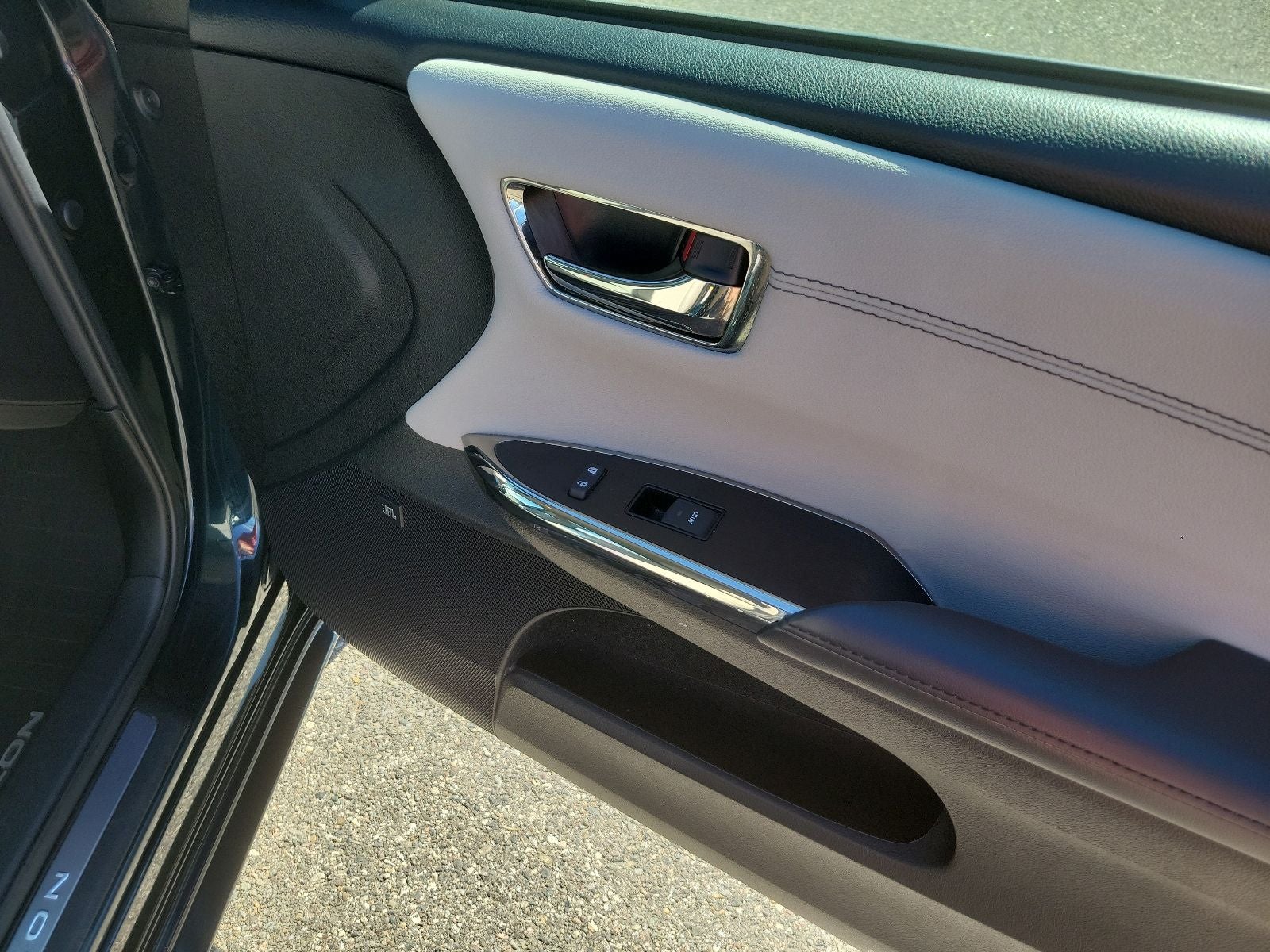2016 Toyota Avalon Hybrid Base
