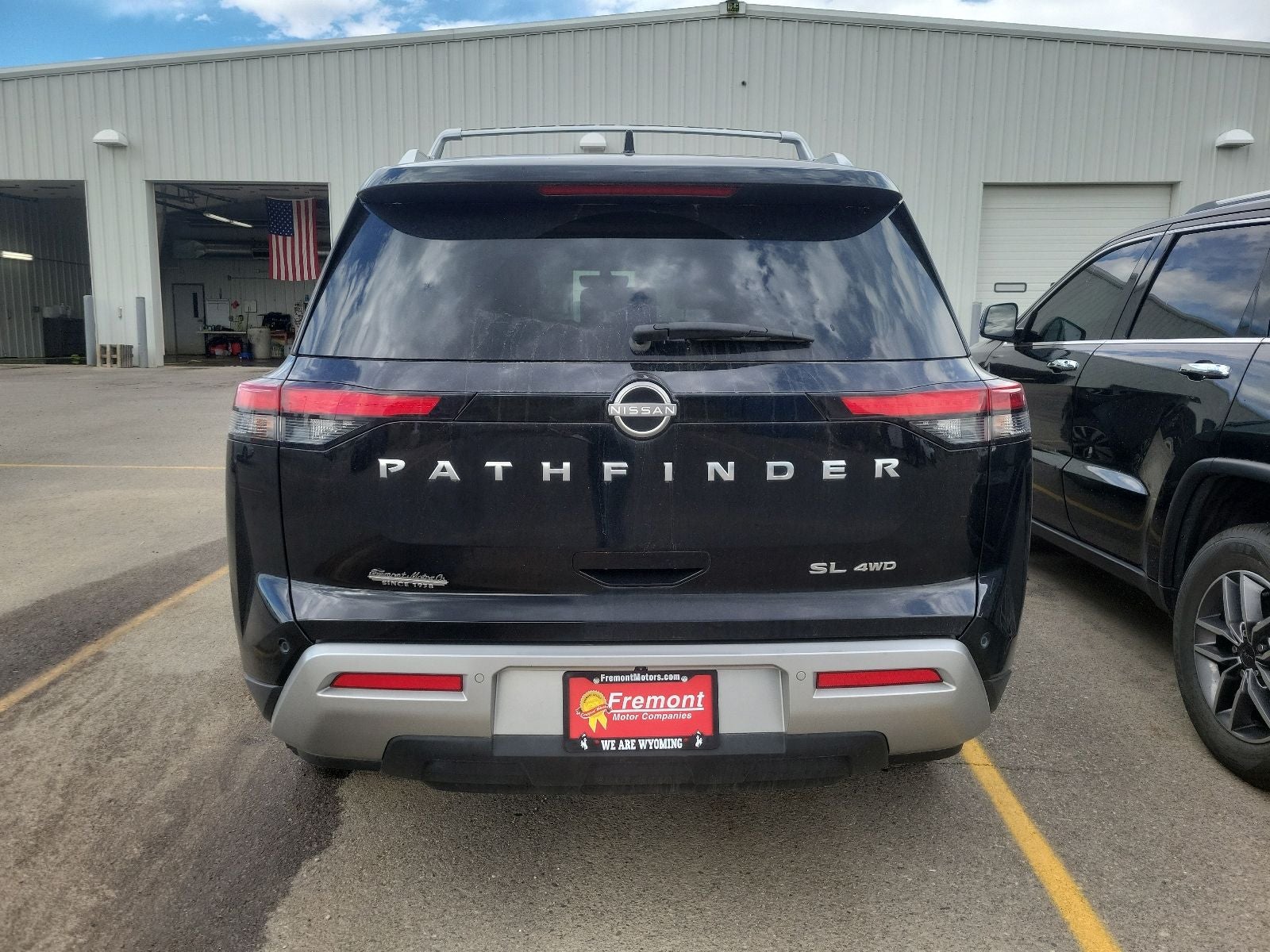 2023 Nissan Pathfinder SL