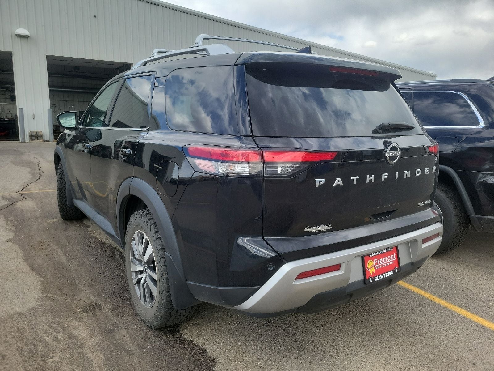 2023 Nissan Pathfinder SL